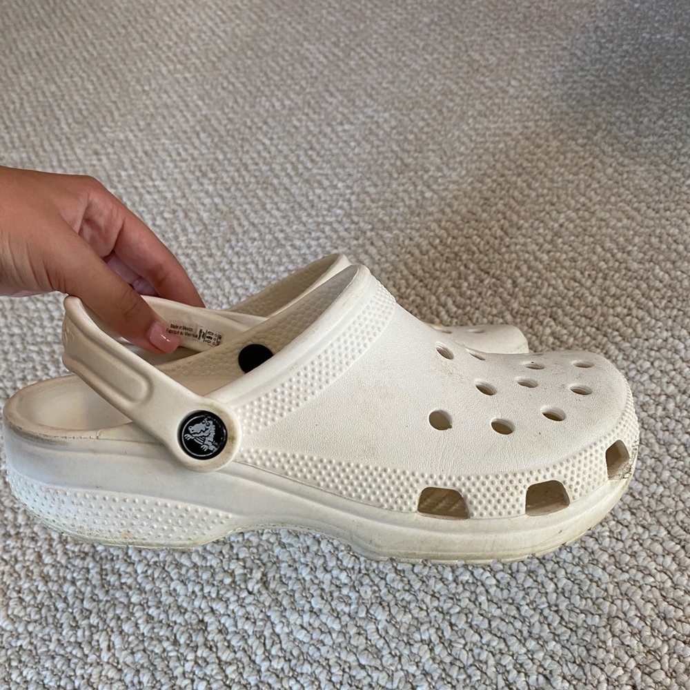 White Crocs, Women’s Size 5.5, Fits Size 6